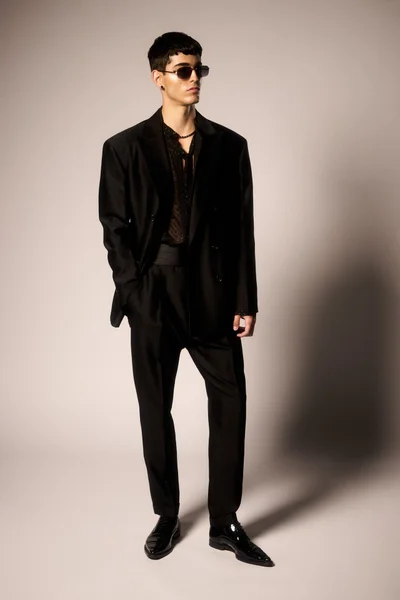 Look 3